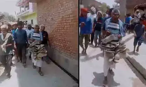 ಉತ್ತರ ಪ್ರದೇಶ | ದಲಿತ ವೃದ್ಧನಿಗೆ ಚಪ್ಪಲಿ ಹಾರ ಹಾಕಿ ಮೆರವಣಿಗೆ ಮಾಡಿದ ಐವರ ಬಂಧನ