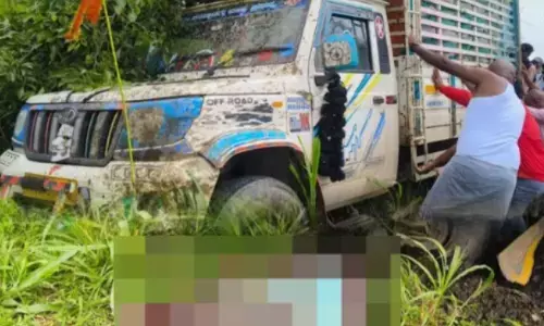 ಹಾಸನ | ಪಿಕಪ್, ದ್ವಿಚಕ್ರ ವಾಹನದ ನಡುವೆ ಢಿಕ್ಕಿ : ಮೂವರು ಮೃತ್ಯು