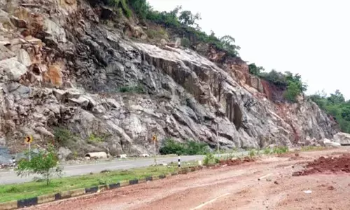 ಮುಂಗಾರು ಆರಂಭ: ಉತ್ತರ ಕನ್ನಡದ ಹೆದ್ದಾರಿಗಳಲ್ಲಿ ಮತ್ತೆ ಗುಡ್ಡ ಕುಸಿತದ ಭೀತಿ