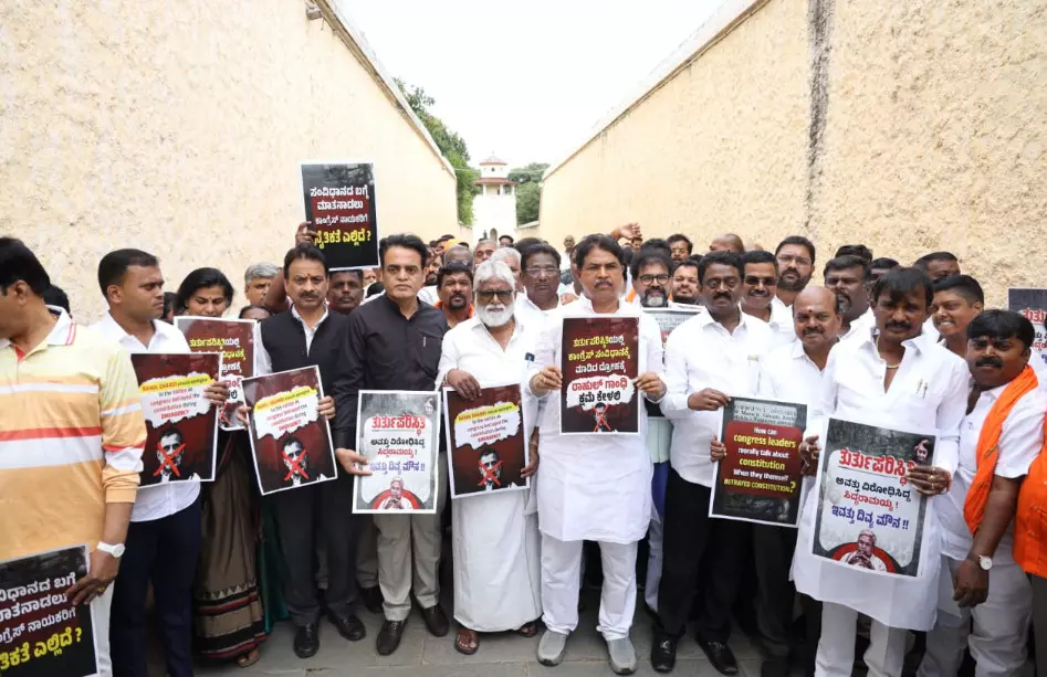 ಸೋನಿಯಾ, ರಾಹುಲ್ ಗಾಂಧಿ ದೇಶದ ಜನರಲ್ಲಿ ಕ್ಷಮೆ ಕೇಳಲಿ : ಆರ್.ಅಶೋಕ್ ಆಗ್ರಹ