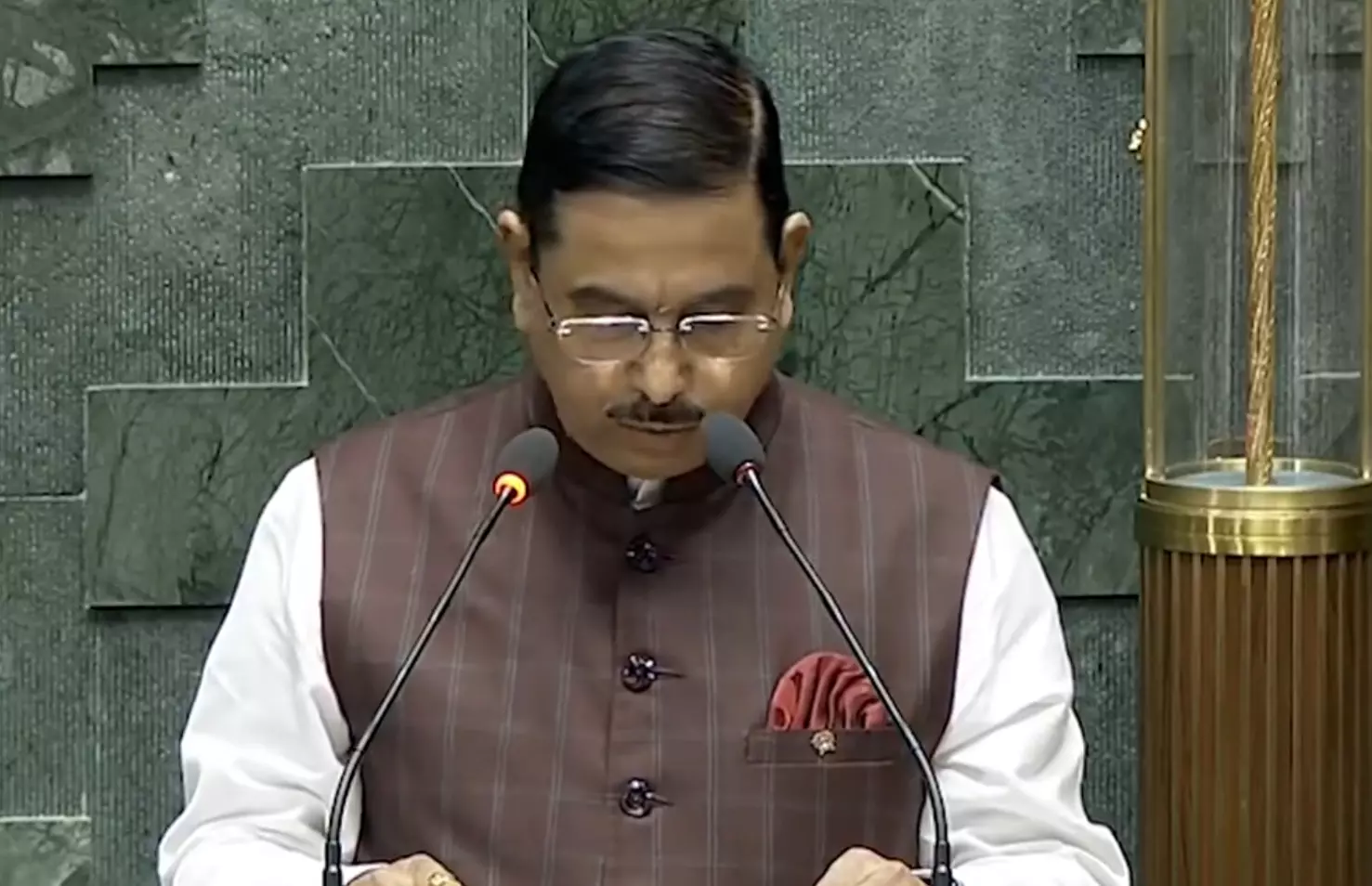 ಕನ್ನಡದಲ್ಲಿ ಪ್ರಮಾಣ ವಚನ ಸ್ವೀಕರಿಸಿದ ಸಚಿವ ಪ್ರಹ್ಲಾದ್ ಜೋಶಿ ಕನ್ನಡದಲ್ಲಿ ಪ್ರಮಾಣ ವಚನ ಸ್ವೀಕರಿಸಿದ ಸಚಿವ ಪ್ರಹ್ಲಾದ್ ಜೋಶಿ