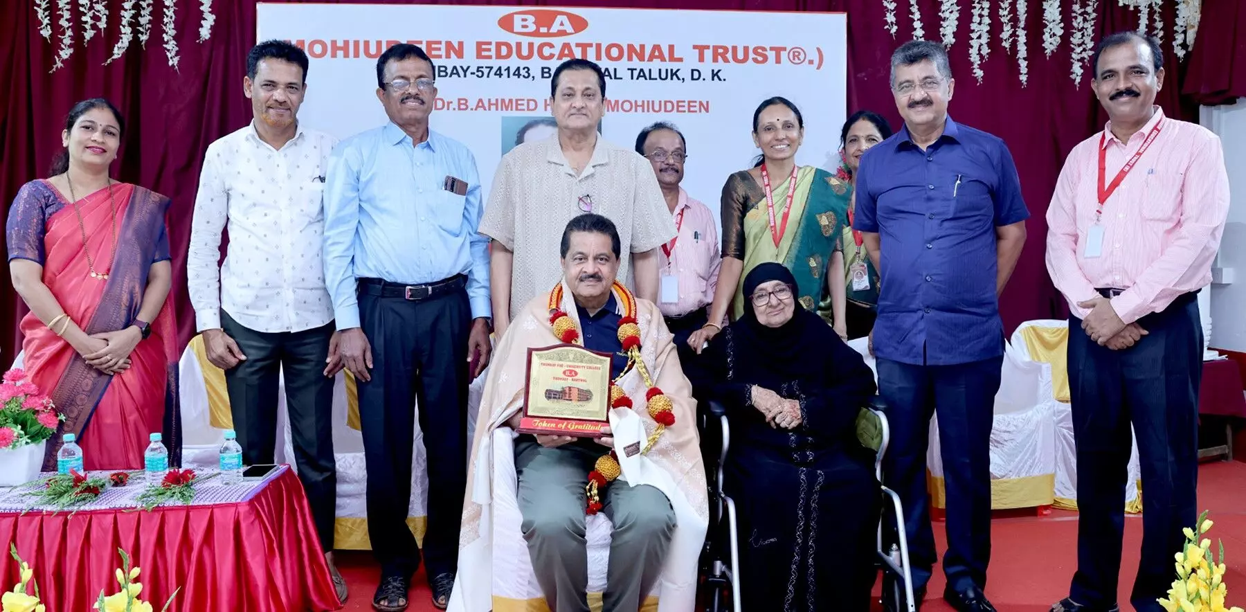 ತುಂಬೆಯಲ್ಲಿ ಸಂಸ್ಥಾಪಕರ ದಿನಾಚರಣೆ| ಡಾ. ತುಂಬೆ ಮೊಯ್ದಿನ್ರಿಗೆ ಅಭಿನಂದನೆ ಹಾಗೂ ಪ್ರತಿಭಾ ಪುರಸ್ಕಾರ ತುಂಬೆಯಲ್ಲಿ ಸಂಸ್ಥಾಪಕರ ದಿನಾಚರಣೆ| ಡಾ. ತುಂಬೆ ಮೊಯ್ದಿನ್ರಿಗೆ ಅಭಿನಂದನೆ ಹಾಗೂ ಪ್ರತಿಭಾ ಪುರಸ್ಕಾರ