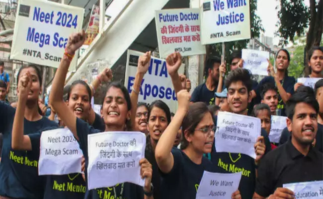 ನೀಟ್-ಯುಜಿ ವಿವಾದ | ಸಂಸತ್ತಿಗೆ ಪ್ರತಿಭಟನಾ ಜಾಥಾ ; 20ಕ್ಕೂ ಅಧಿಕ ವಿದ್ಯಾರ್ಥಿಗಳು ಪೋಲಿಸ್ ವಶಕ್ಕೆ