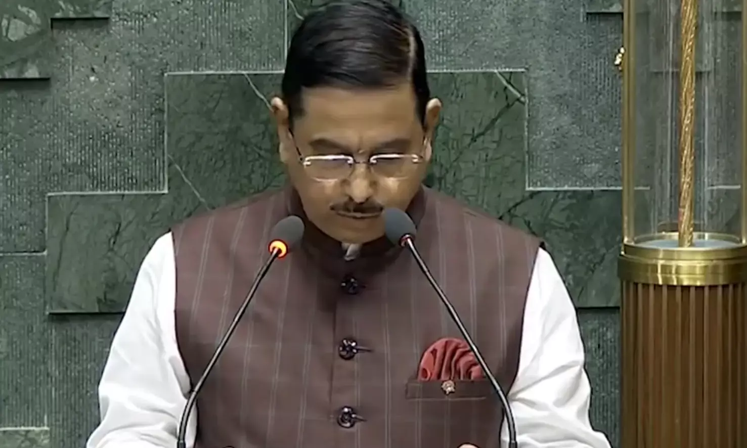 ಕನ್ನಡದಲ್ಲಿ ಪ್ರಮಾಣ ವಚನ ಸ್ವೀಕರಿಸಿದ ಸಚಿವ ಪ್ರಹ್ಲಾದ್ ಜೋಶಿ