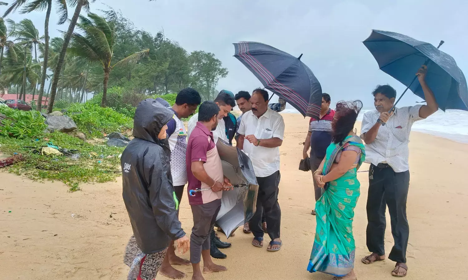ಪಡುಬಿದ್ರಿ: ಕಡಲು ಕೊರೆತ ಪ್ರದೇಶಕ್ಕೆ ಕಾಪು ಶಾಸಕರ ಭೇಟಿ