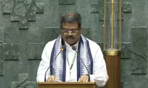 ಶಿಕ್ಷಣ ಸಚಿವ ಧರ್ಮೇಂದ್ರ ಪ್ರಧಾನ್‌ ಪ್ರಮಾಣವಚನ ಸ್ವೀಕರಿಸುವಾಗ ವಿಪಕ್ಷಗಳಿಂದ “ಶೇಮ್‌ ಶೇಮ್”‌ ಘೋಷಣೆ