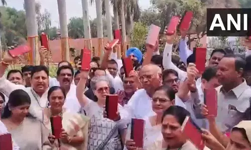 ಜೊತೆಯಾಗಿಯೇ ಸಂಸತ್‌ಗೆ ಆಗಮಿಸಿ ಒಗಟ್ಟು ಪ್ರದರ್ಶಿಸಿದ ಇಂಡಿಯಾ ಮೈತ್ರಿಕೂಟದ ಸಂಸದರು