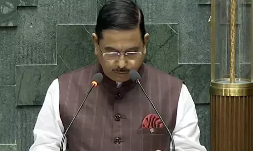 ಕನ್ನಡದಲ್ಲಿ ಪ್ರಮಾಣ ವಚನ ಸ್ವೀಕರಿಸಿದ ಸಚಿವ ಪ್ರಹ್ಲಾದ್ ಜೋಶಿ