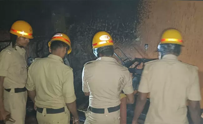 ಕಾರವಾರ: ಮಾಜಿ ಸಂಸದ ಅನಂತಕುಮಾರ್ ಹೆಗಡೆ ಮನೆಯಲ್ಲಿ ಬೆಂಕಿ‌ ಆಕಸ್ಮಿಕ; ಸುಟ್ಟು ಕರಕಲಾದ ಜಿಮ್ ಉಪಕರಣಗಳು