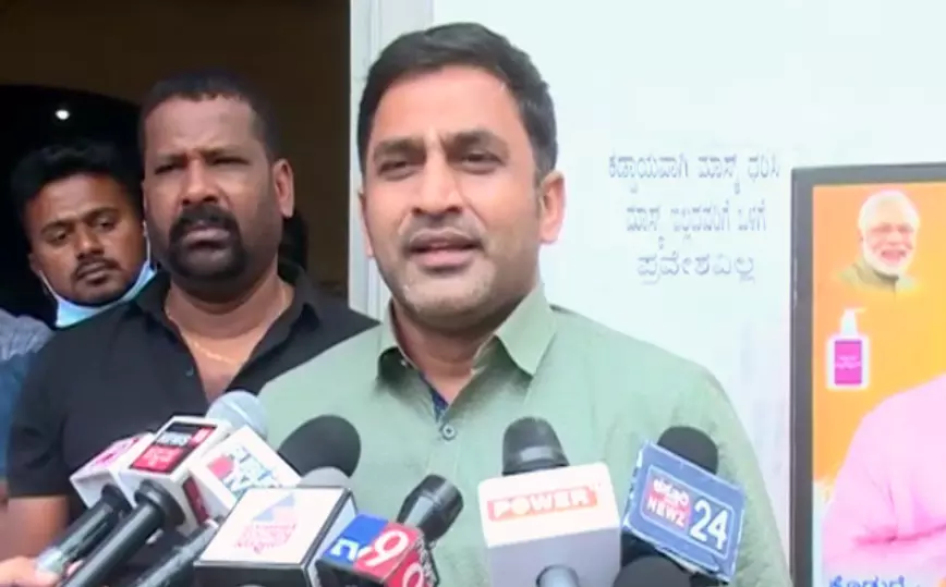 ಲೈಂಗಿಕ ಹಗರಣ ಪ್ರಕರಣ | ಬಿಜೆಪಿಯ ಮಾಜಿ ಶಾಸಕ ಪ್ರೀತಂ ಗೌಡ ವಿರುದ್ಧ ಎಫ್ಐಆರ್, ಬಂಧನ ಸಾಧ್ಯತೆ ಲೈಂಗಿಕ ಹಗರಣ ಪ್ರಕರಣ | ಬಿಜೆಪಿಯ ಮಾಜಿ ಶಾಸಕ ಪ್ರೀತಂ ಗೌಡ ವಿರುದ್ಧ ಎಫ್ಐಆರ್, ಬಂಧನ ಸಾಧ್ಯತೆ