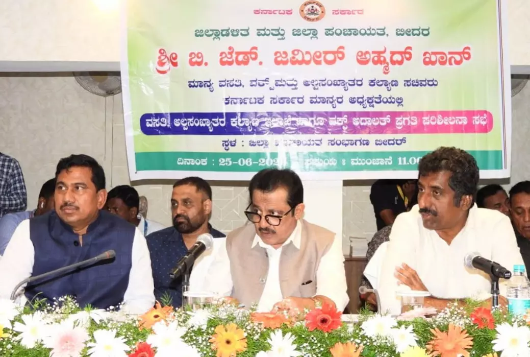 ಕಾಲಮಿತಿಯಲ್ಲಿ ವಸತಿ ಯೋಜನೆ ಪೂರ್ಣಗೊಳಿಸಲು ಸಚಿವ ಝಮೀರ್ ಅಹ್ಮದ್ ಸೂಚನೆ