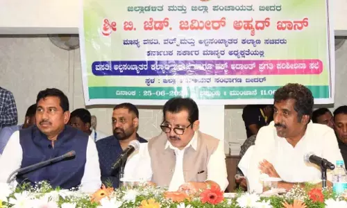 ಕಾಲಮಿತಿಯಲ್ಲಿ ವಸತಿ ಯೋಜನೆ ಪೂರ್ಣಗೊಳಿಸಲು ಸಚಿವ ಝಮೀರ್ ಅಹ್ಮದ್ ಸೂಚನೆ