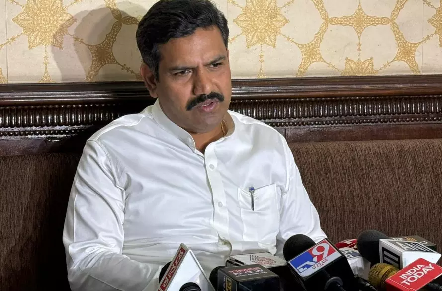 ವಾಲ್ಮೀಕಿ ನಿಗಮದಲ್ಲಿ ಅಕ್ರಮ | ಜೂ.28 ರಂದು ಜಿಲ್ಲಾಧಿಕಾರಿ ಕಚೇರಿಗೆ ಬಿಜೆಪಿಯಿಂದ ಮುತ್ತಿಗೆ : ವಿಜಯೇಂದ್ರ ವಾಲ್ಮೀಕಿ ನಿಗಮದಲ್ಲಿ ಅಕ್ರಮ | ಜೂ.28 ರಂದು ಜಿಲ್ಲಾಧಿಕಾರಿ ಕಚೇರಿಗೆ ಬಿಜೆಪಿಯಿಂದ ಮುತ್ತಿಗೆ : ವಿಜಯೇಂದ್ರ