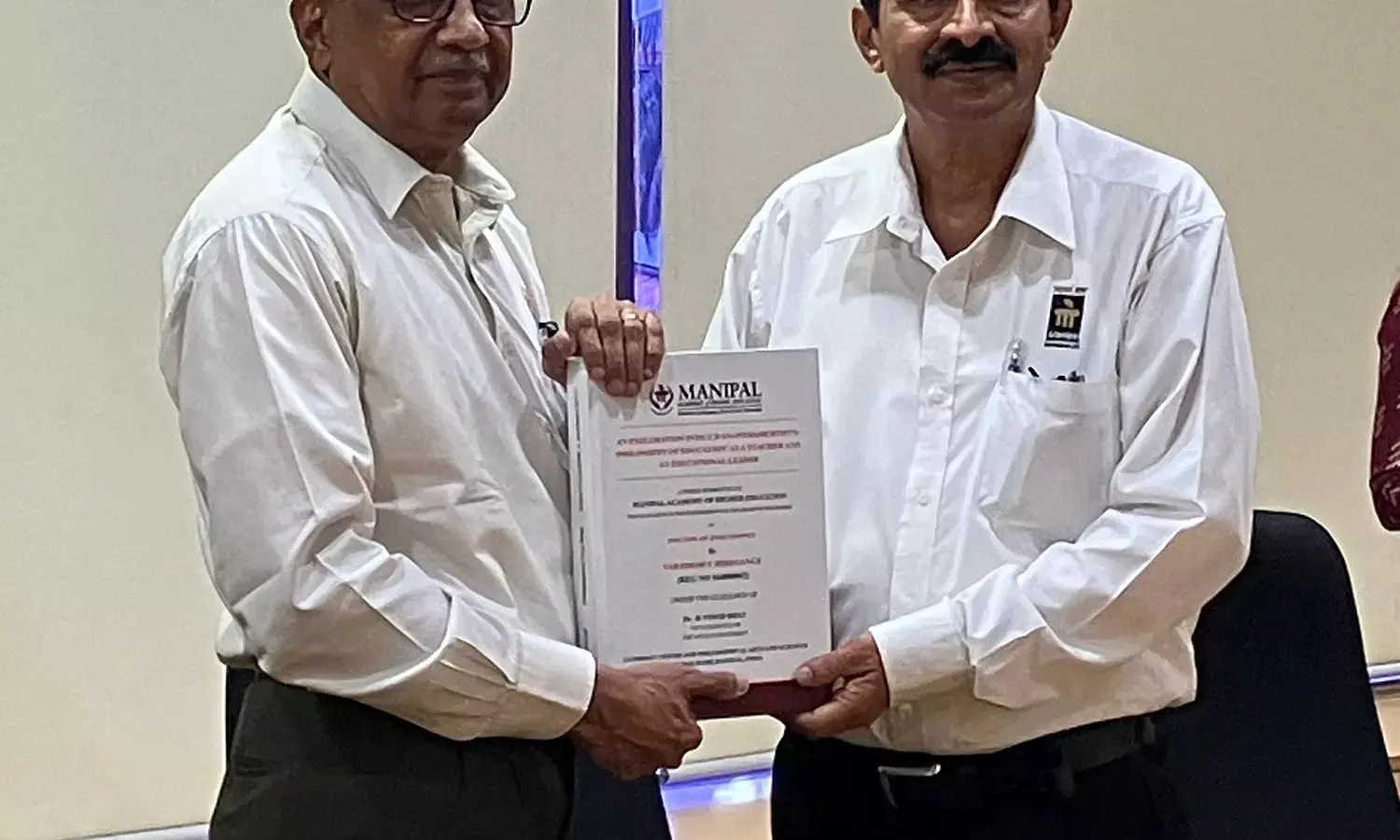 ಅನಂತಮೂರ್ತಿ ಕುರಿತ ಸಂಶೋಧನೆ: ಪ್ರೊ.ವರದೇಶ ಹಿರೇಗಂಗೆಗೆ ಡಾಕ್ಟರೇಟ್