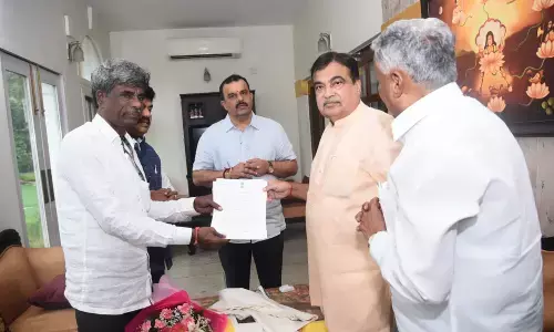 ಸಂಸದ ಕೋಟ ಶ್ರೀನಿವಾಸ ಪೂಜಾರಿಯವರಿಂದ ಕೇಂದ್ರ ಸಚಿವ ನಿತಿನ್ ಗಡ್ಕರಿ ಭೇಟಿ