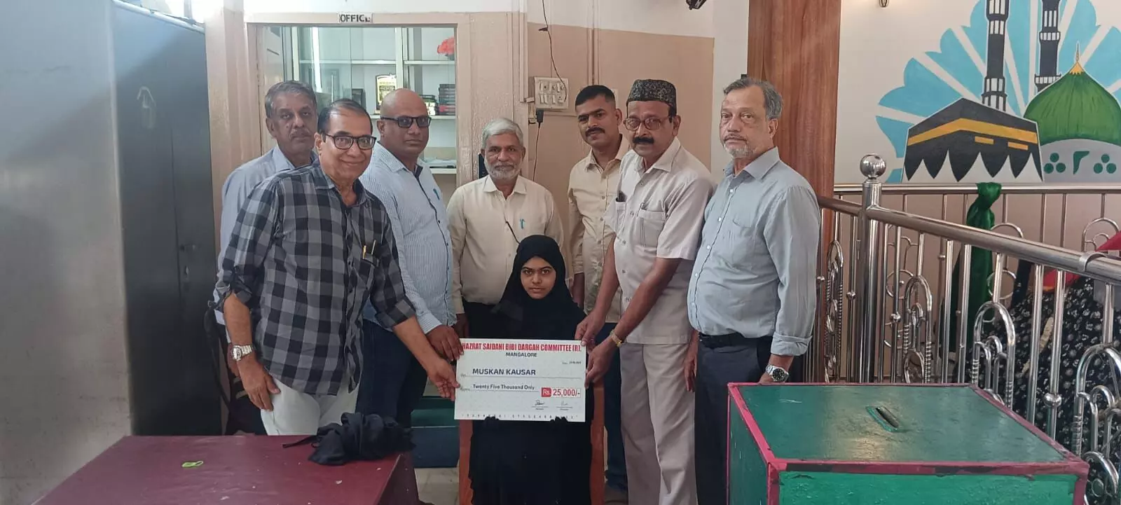 ವಿದ್ಯಾರ್ಥಿನಿ ಮುಸ್ಕಾನ್ ಕೌಸರ್ಗೆ ಸೈದಾನಿ ಬೀಬಿ ದರ್ಗಾ ಸಮಿತಿಯಿಂದ ಅಭಿನಂದನೆ ವಿದ್ಯಾರ್ಥಿನಿ ಮುಸ್ಕಾನ್ ಕೌಸರ್ಗೆ ಸೈದಾನಿ ಬೀಬಿ ದರ್ಗಾ ಸಮಿತಿಯಿಂದ ಅಭಿನಂದನೆ