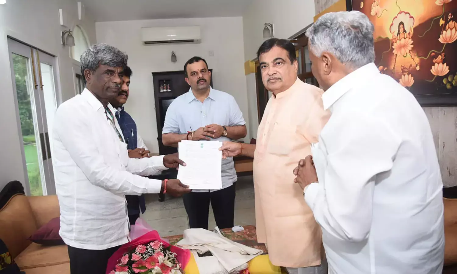 ಹೊಸದಿಲ್ಲಿಯಲ್ಲಿ ಸಚಿವ ಗಡ್ಕರಿ ಭೇಟಿಯಾದ ಕೋಟ: ಸಂತೆಕಟ್ಟೆ-ಇಂದ್ರಾಳಿ ರಾ.ಹೆದ್ದಾರಿಗಳ ತುರ್ತು ಕಾಮಗಾರಿಗೆ ಮನವಿ