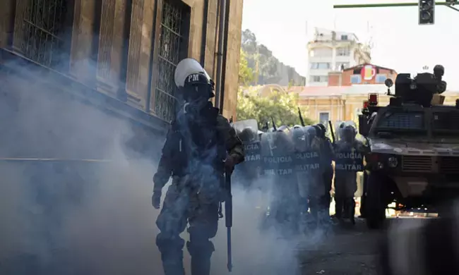 ಬೊಲಿವಿಯಾದಲ್ಲಿ ಸೇನೆಯ ದಂಗೆ ಯತ್ನ ವಿಫಲ | ಸೇನಾ ಮುಖ್ಯಸ್ಥರ ವಜಾ, ಬಂಧನ