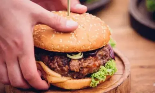 ಉತ್ತರ ಪ್ರದೇಶ| ʼಬೀಫ್ ಬರ್ಗರ್ʼ ಮಾರಾಟ ಆರೋಪ: ಸಂಘ ಪರಿವಾರದ ಪ್ರತಿಭಟನೆ ಬಳಿಕ ರೆಸ್ಟೋರೆಂಟ್ ಮಾಲಕನ ಬಂಧನ