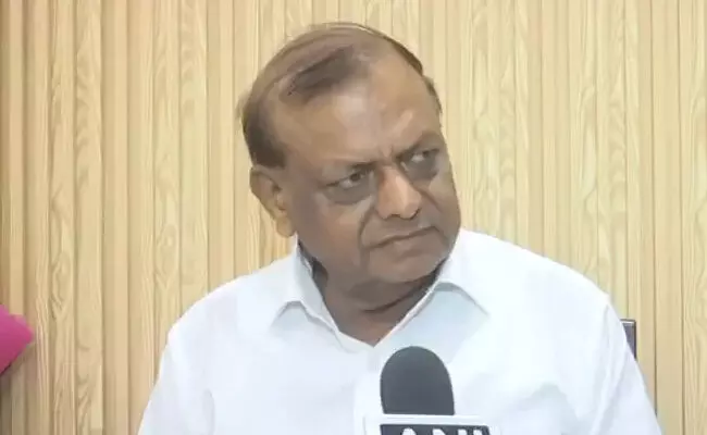 ಸೆಂಗೋಲ್ ಜಾಗದಲ್ಲಿ ಸಂವಿಧಾನದ ಪ್ರತಿ ಇಡುವಂತೆ ಸ್ಪೀಕರ್ ಗೆ ಪತ್ರ ಬರೆದ ಎಸ್ಪಿ ಸಂಸದ ಆರ್ ಕೆ ಚೌಧರಿ ಸೆಂಗೋಲ್ ಜಾಗದಲ್ಲಿ ಸಂವಿಧಾನದ ಪ್ರತಿ ಇಡುವಂತೆ ಸ್ಪೀಕರ್ ಗೆ ಪತ್ರ ಬರೆದ ಎಸ್ಪಿ ಸಂಸದ ಆರ್ ಕೆ ಚೌಧರಿ