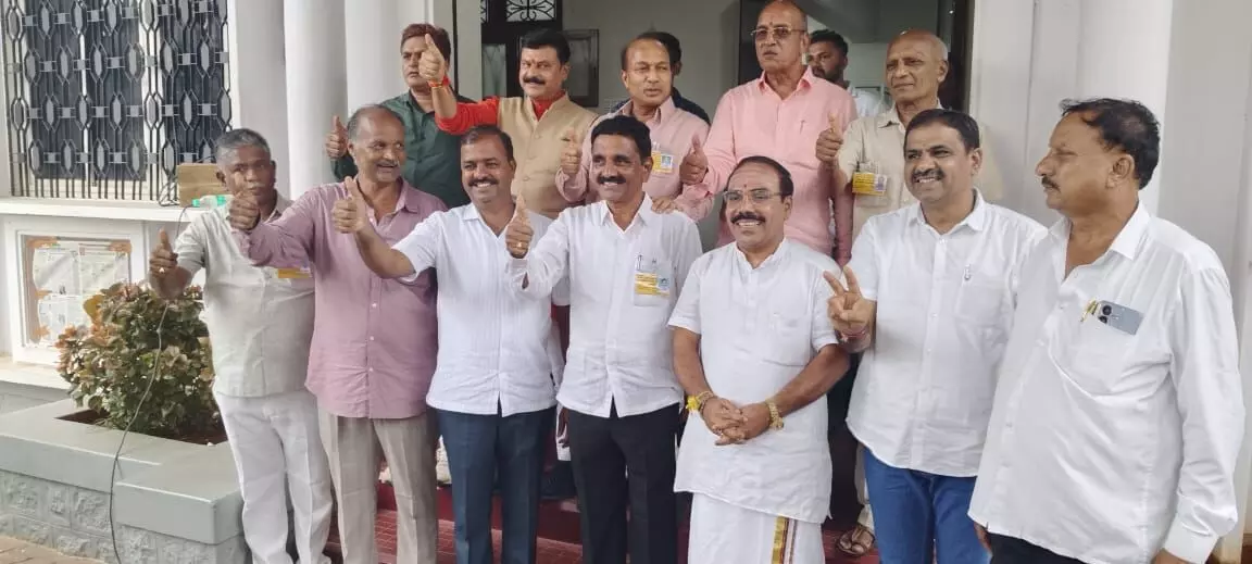 ಶಿವಮೊಗ್ಗ: ಡಿಸಿಸಿ ಬ್ಯಾಂಕ್ ಚುನಾವಣೆಯಲ್ಲಿ ಕಾಂಗ್ರೆಸ್ ಬೆಂಬಲಿತ ಅಭ್ಯರ್ಥಿಗಳಿಗೆ ಗೆಲುವು ಶಿವಮೊಗ್ಗ: ಡಿಸಿಸಿ ಬ್ಯಾಂಕ್ ಚುನಾವಣೆಯಲ್ಲಿ ಕಾಂಗ್ರೆಸ್ ಬೆಂಬಲಿತ ಅಭ್ಯರ್ಥಿಗಳಿಗೆ ಗೆಲುವು