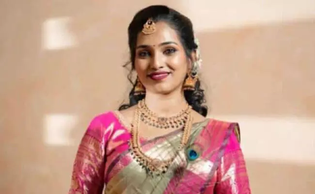 ಕಾರ್ಕಳ: ಬೈಕ್ ಪಲ್ಟಿ; ನವವಿವಾಹಿತೆ ಮೃತ್ಯು ಕಾರ್ಕಳ: ಬೈಕ್ ಪಲ್ಟಿ; ನವವಿವಾಹಿತೆ ಮೃತ್ಯು