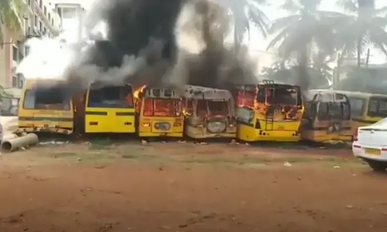 ಬೆಂಗಳೂರು‌ | ಖಾಸಗಿ ನರ್ಸಿಂಗ್ ಕಾಲೇಜಿನ ಐದು ಬಸ್‍ಗಳು ಬೆಂಕಿಗಾಹುತಿ