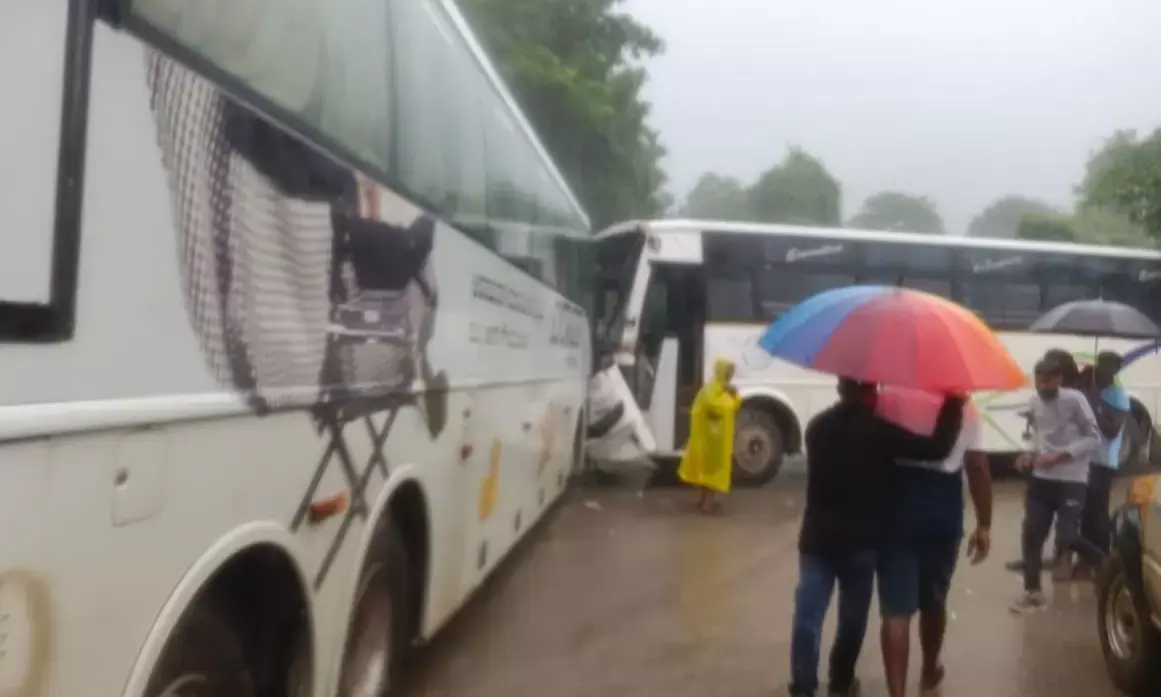 ಗುಂಡ್ಯ ಬಳಿ ಸರಣಿ ಅಪಘಾತ: ಬಸ್‍ಗಳ ಮುಖಾಮುಖಿ ಢಿಕ್ಕಿ