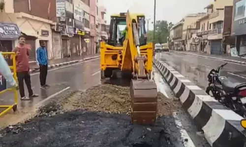 ಅಯೋಧ್ಯೆಯಲ್ಲಿ ಮಳೆ ಅವಾಂತರ: ರಾಮಪಥದಲ್ಲಿ ಹೊಂಡಗುಂಡಿಗಳ ಸೃಷ್ಟಿ, ರಾಮ ಮಂದಿರದಲ್ಲಿ ಸೋರಿಕೆ