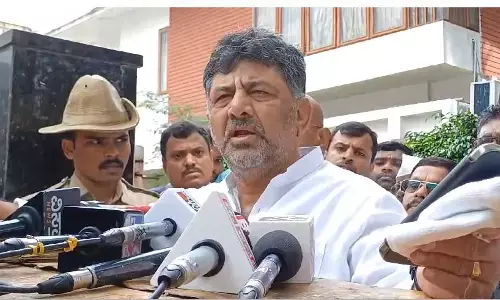 ಎಲ್ಲಾ ಸ್ವಾಮೀಜಿಗಳಿಗೂ ಕೈ ಮುಗಿಯುತ್ತೇನೆ, ರಾಜಕಾರಣದ ಸುದ್ದಿಗೆ ಬರಬೇಡಿ: ಡಿ.ಕೆ.ಶಿವಕುಮಾರ್