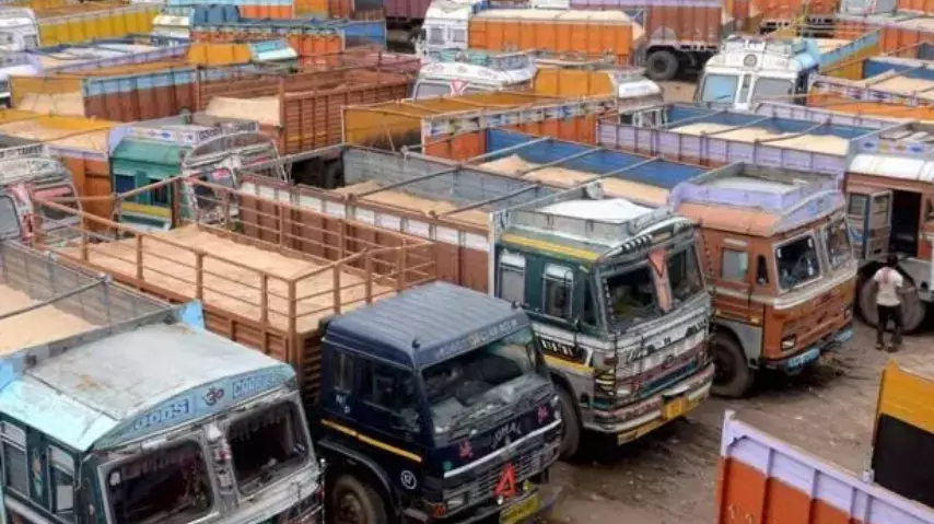 ಕೊಡಗಿನಲ್ಲಿ ಮಳೆ | ಜುಲೈ 1ರಿಂದ 3Oರವರೆಗೆ ಭಾರೀ ವಾಹನಗಳ ಸಂಚಾರ ನಿಷೇಧ ಕೊಡಗಿನಲ್ಲಿ ಮಳೆ | ಜುಲೈ 1ರಿಂದ 3Oರವರೆಗೆ ಭಾರೀ ವಾಹನಗಳ ಸಂಚಾರ ನಿಷೇಧ