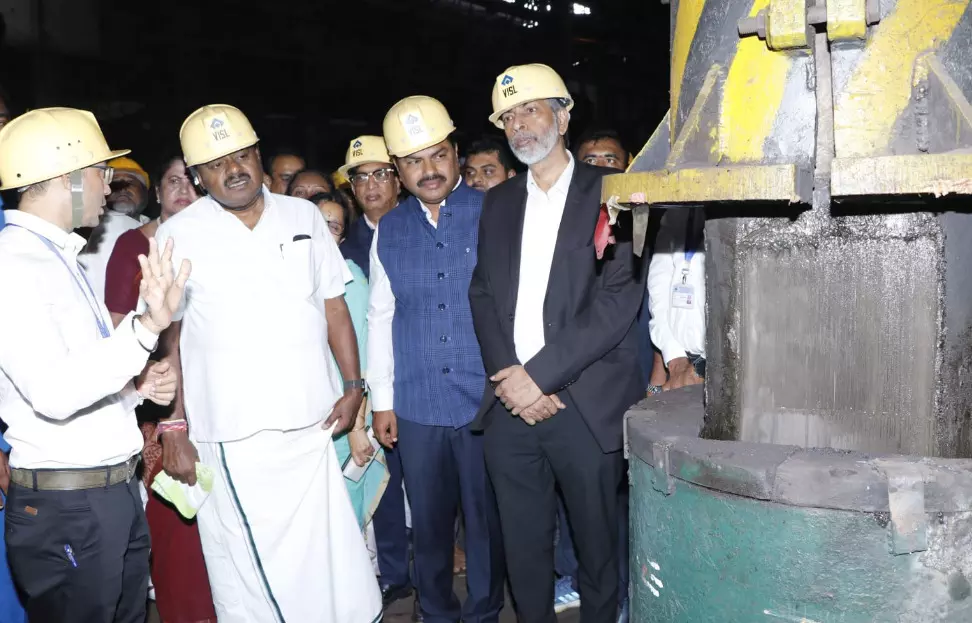 ಭದ್ರಾವತಿಯ ವಿಶ್ವೇಶ್ವರಯ್ಯ ಕಬ್ಬಿಣ, ಉಕ್ಕು ಕಾರ್ಖಾನೆಗೆ ಕೇಂದ್ರ ಸಚಿವ ಎಚ್.ಡಿ.ಕುಮಾರಸ್ವಾಮಿ ಭೇಟಿ