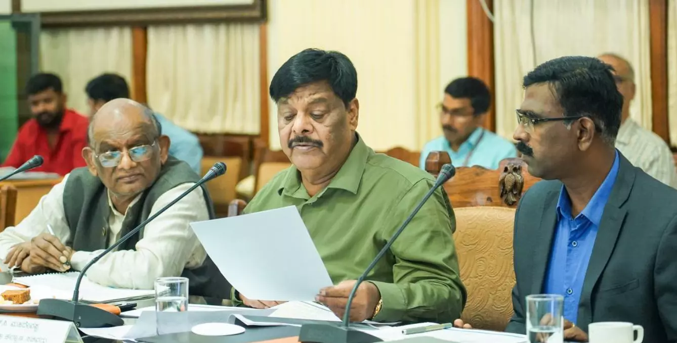 ಬ್ಯಾಕ್‌ ಲಾಗ್ ಹುದ್ದೆಗಳನ್ನು ಶೀಘ್ರ ಭರ್ತಿ ಮಾಡದಿದ್ದರೆ ಕಠಿಣ ಕ್ರಮ : ಅಧಿಕಾರಿಗಳಿಗೆ ಎಚ್.ಸಿ.ಮಹದೇವಪ್ಪ ಸೂಚನೆ