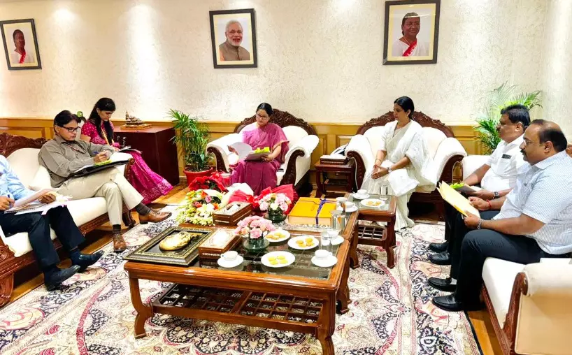 ಕೇಂದ್ರ ಸಚಿವರೊಂದಿಗೆ ರಾಜ್ಯ ಮಹಿಳಾ ಮತ್ತು ಮಕ್ಕಳ ಅಭಿವೃದ್ಧಿ ಸಚಿವೆ ಲಕ್ಷ್ಮೀ ಹೆಬ್ಬಾಳ್ಕರ್ ಚರ್ಚೆ