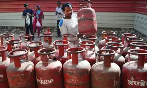 ವಾಣಿಜ್ಯ ಬಳಕೆ ಎಲ್‌ಪಿಜಿ ಸಿಲಿಂಡರ್ ಬೆಲೆ ಇಳಿಕೆ‌