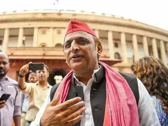 ಇವಿಎಂ ಮೂಲಕವೇ ಗೆದ್ದು, ಇವಿಎಂ ತೆಗೆದು ಹಾಕುತ್ತೇವೆ: ಅಖಿಲೇಶ್ ಯಾದವ್ ಇವಿಎಂ ಮೂಲಕವೇ ಗೆದ್ದು, ಇವಿಎಂ ತೆಗೆದು ಹಾಕುತ್ತೇವೆ: ಅಖಿಲೇಶ್ ಯಾದವ್