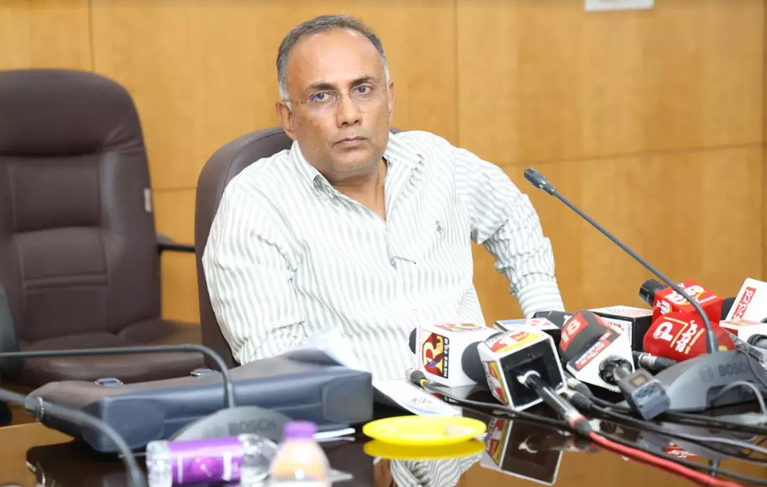 ಡೆಂಗ್ಯೂ ಪರೀಕ್ಷೆ | ಖಾಸಗಿ ಆಸ್ಪತ್ರೆಗಳಿಗೂ ದರ ನಿಗದಿಗೆ ಸೂಚನೆ : ಸಚಿವ ದಿನೇಶ್ ಗುಂಡೂರಾವ್ ಡೆಂಗ್ಯೂ ಪರೀಕ್ಷೆ | ಖಾಸಗಿ ಆಸ್ಪತ್ರೆಗಳಿಗೂ ದರ ನಿಗದಿಗೆ ಸೂಚನೆ : ಸಚಿವ ದಿನೇಶ್ ಗುಂಡೂರಾವ್