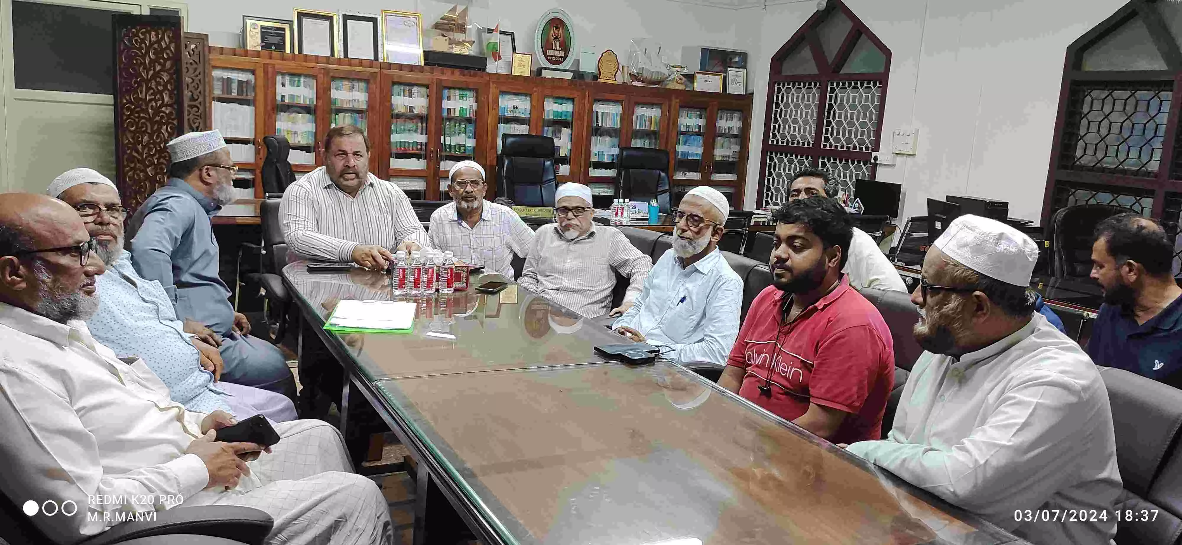 ಭಟ್ಕಳ: ಖಾಸಗಿ ಬಸ್ ನಲ್ಲಿ ಯುವಕನ ಮೇಲೆ ಪ್ರಕರಣಕ್ಕೆ ಹೊಸ ತಿರುವು ಭಟ್ಕಳ: ಖಾಸಗಿ ಬಸ್ ನಲ್ಲಿ ಯುವಕನ ಮೇಲೆ ಪ್ರಕರಣಕ್ಕೆ ಹೊಸ ತಿರುವು