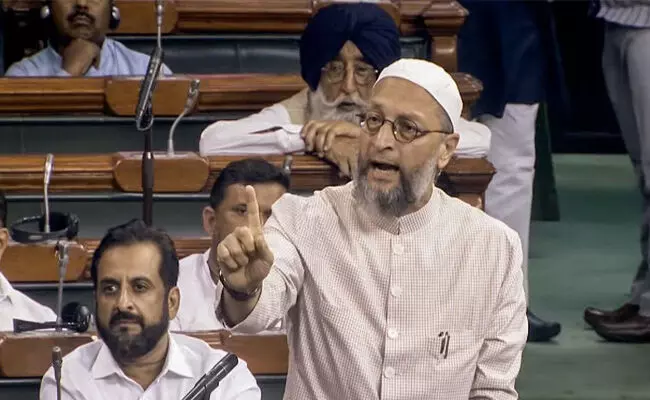 ಮೋದಿ ಸರಕಾರದಲ್ಲಿ 75 ಲಕ್ಷ ವಿದ್ಯಾರ್ಥಿಗಳ ಜೀವನ ನಾಶ: ಉವೈಸಿ ಮೋದಿ ಸರಕಾರದಲ್ಲಿ 75 ಲಕ್ಷ ವಿದ್ಯಾರ್ಥಿಗಳ ಜೀವನ ನಾಶ: ಉವೈಸಿ