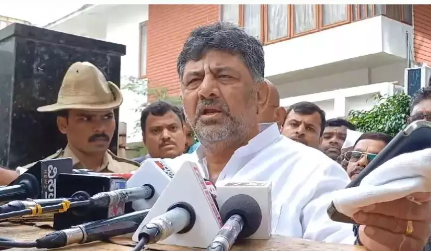 ಕುಮಾರಸ್ವಾಮಿ ಒಬ್ಬ ಹುಚ್ಚ, ಚಿಕಿತ್ಸೆ ಪಡೆಯುವುದು ಉತ್ತಮ : ಡಿಸಿಎಂ ಡಿ.ಕೆ.ಶಿವಕುಮಾರ್ ವಾಗ್ದಾಳಿ