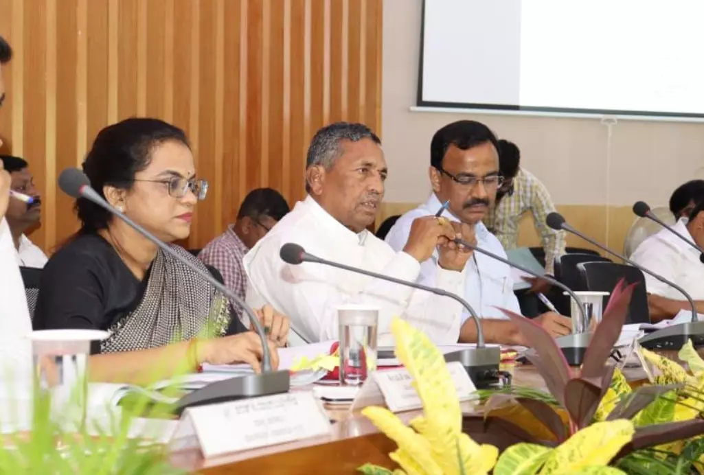 ಅಧಿಕಾರಿಗಳು ನೆಪ ಹೇಳದೆ ಪ್ರಾಮಾಣಿಕವಾಗಿ ಕೆಲಸ ಮಾಡಬೇಕು : ಸಚಿವ ಕೆ.ಎಚ್.ಮುನಿಯಪ್ಪ