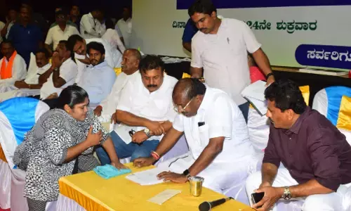 ಮಂಡ್ಯ | ಜನತಾ ದರ್ಶನಕ್ಕೆ ಅಧಿಕಾರಿಗಳು ಗೈರು : ರಾಜ್ಯ ಸರಕಾರದ ವಿರುದ್ಧ ಎಚ್‌ಡಿಕೆ ಆಕ್ರೋಶ