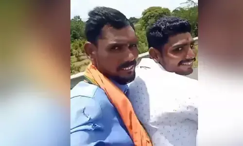 ಬೈಕ್ ನಲ್ಲಿ ಪ್ರಯಾಣಿಸುವಾಗ ರೀಲ್ಸ್‌ ಮಾಡಲು ಯತ್ನಿಸಿ ತಡೆಗೋಡೆಗೆ ಢಿಕ್ಕಿ; ಓರ್ವ ಮೃತ್ಯು, ಮತ್ತೋರ್ವನಿಗೆ ಗಂಭೀರ ಗಾಯ