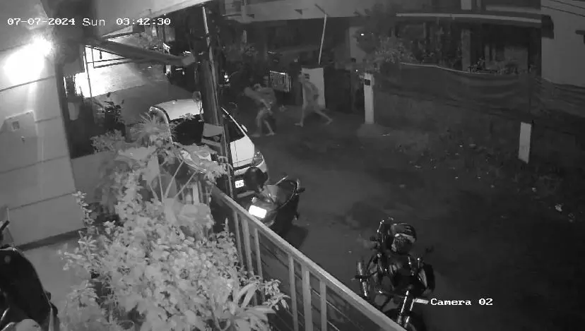 ಮಂಗಳೂರು: ಮನೆ ಕಿಟಕಿಯ ಗ್ರಿಲ್ ಕತ್ತರಿಸಿ ಕಳವಿಗೆ ಯತ್ನ ಮಂಗಳೂರು: ಮನೆ ಕಿಟಕಿಯ ಗ್ರಿಲ್ ಕತ್ತರಿಸಿ ಕಳವಿಗೆ ಯತ್ನ