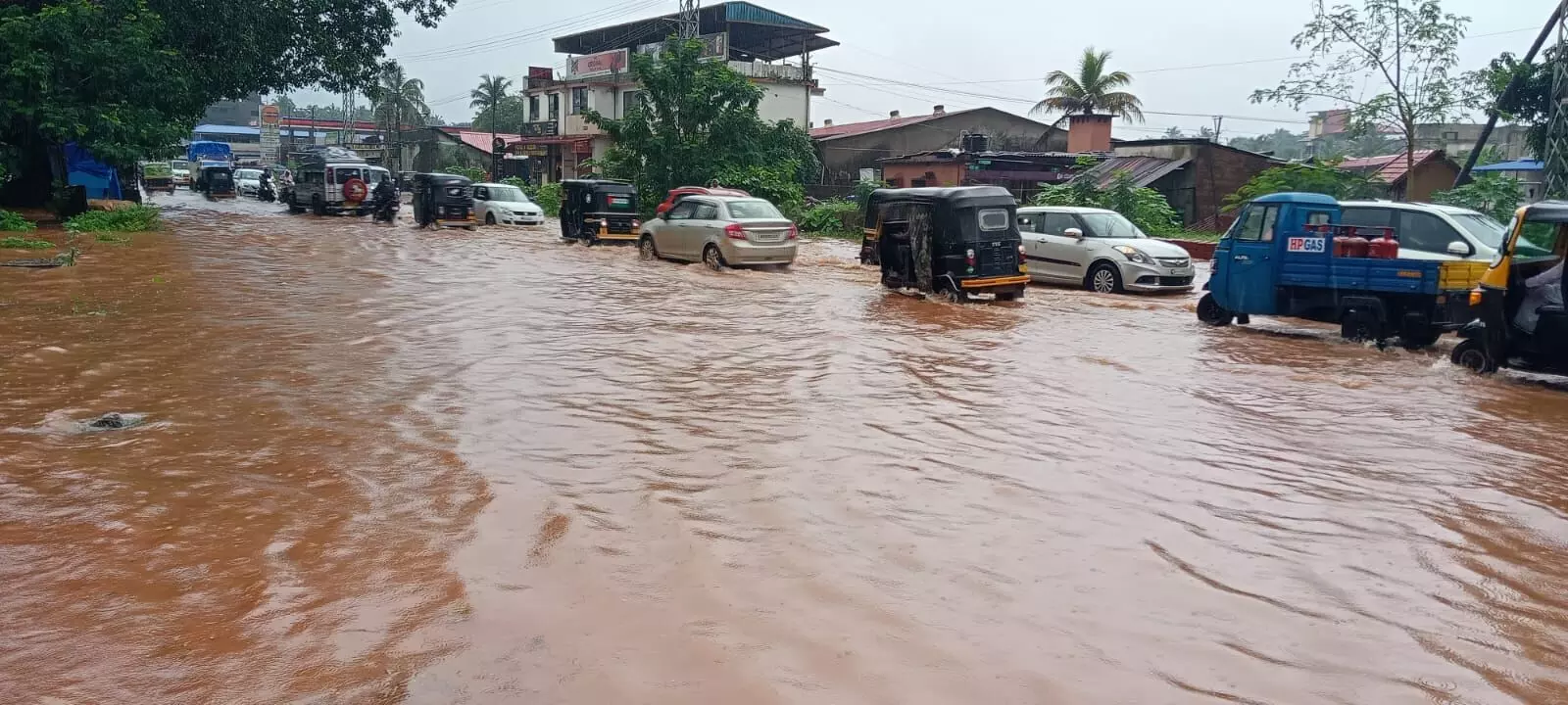 ಭಾರೀ ಮಳೆಯಿಂದ ಭಟ್ಕಳದಲ್ಲಿ ಜಲಾವೃತ: ಶಾಲಾ ಕಾಲೇಜುಗಳಿಗೆ ರಜೆ ಭಾರೀ ಮಳೆಯಿಂದ ಭಟ್ಕಳದಲ್ಲಿ ಜಲಾವೃತ: ಶಾಲಾ ಕಾಲೇಜುಗಳಿಗೆ ರಜೆ