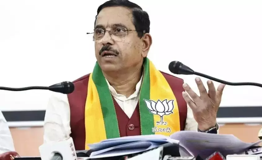 ಕೇಂದ್ರ ಸರಕಾರ ಅಕ್ಕಿ ನೀಡಲು ಮಂದಾದರೂ, ಸಿಎಂ ಬಳಿ ಖರೀದಿಗೆ ಹಣವಿಲ್ಲ : ಪ್ರಹ್ಲಾದ್ ಜೋಶಿ ಕೇಂದ್ರ ಸರಕಾರ ಅಕ್ಕಿ ನೀಡಲು ಮಂದಾದರೂ, ಸಿಎಂ ಬಳಿ ಖರೀದಿಗೆ ಹಣವಿಲ್ಲ : ಪ್ರಹ್ಲಾದ್ ಜೋಶಿ