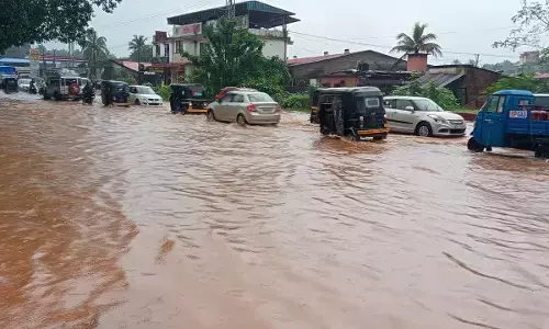 ಭಾರೀ ಮಳೆಯಿಂದ ಭಟ್ಕಳದಲ್ಲಿ ಜಲಾವೃತ: ಶಾಲಾ ಕಾಲೇಜುಗಳಿಗೆ ರಜೆ