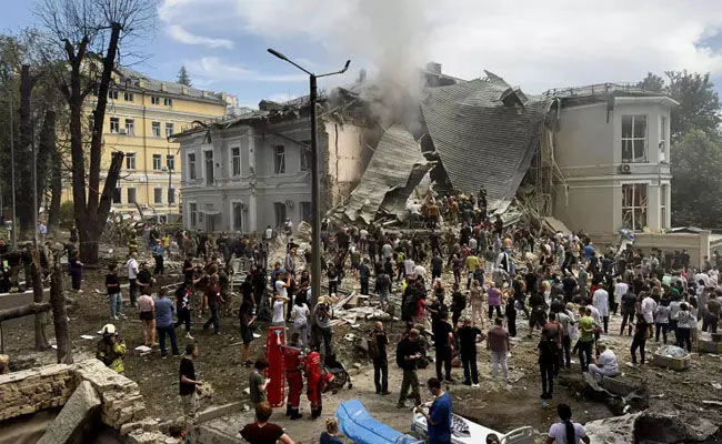 ಉಕ್ರೇನ್: ಮಕ್ಕಳ ಆಸ್ಪತ್ರೆ ಸಹಿತ ಹಲವೆಡೆ ರಶ್ಯದ ಸರಣಿ ಕ್ಷಿಪಣಿ ದಾಳಿ; 17 ಮಂದಿ ಸಾವು; 31 ಮಂದಿಗೆ ಗಾಯ ಉಕ್ರೇನ್: ಮಕ್ಕಳ ಆಸ್ಪತ್ರೆ ಸಹಿತ ಹಲವೆಡೆ ರಶ್ಯದ ಸರಣಿ ಕ್ಷಿಪಣಿ ದಾಳಿ; 17 ಮಂದಿ ಸಾವು; 31 ಮಂದಿಗೆ ಗಾಯ