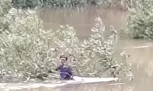 ಕಡಬ: ಕುಮಾರಧಾರ ನದಿ ಮಧ್ಯೆ ಸಿಲುಕಿದ್ದ ಯುವಕನ ರಕ್ಷಣೆ