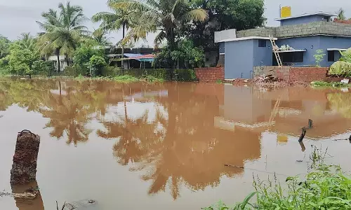 ಹನೀಫಾಬಾದ್ ನಲ್ಲಿ ಜಲಾವೃತಗೊಂಡ ಮನೆ; ಪಂಚಾಯತ್ ಅಧಿಕಾರಿಯಿಂದ ಸ್ಥಳ ಪರಿಶೀಲನೆ